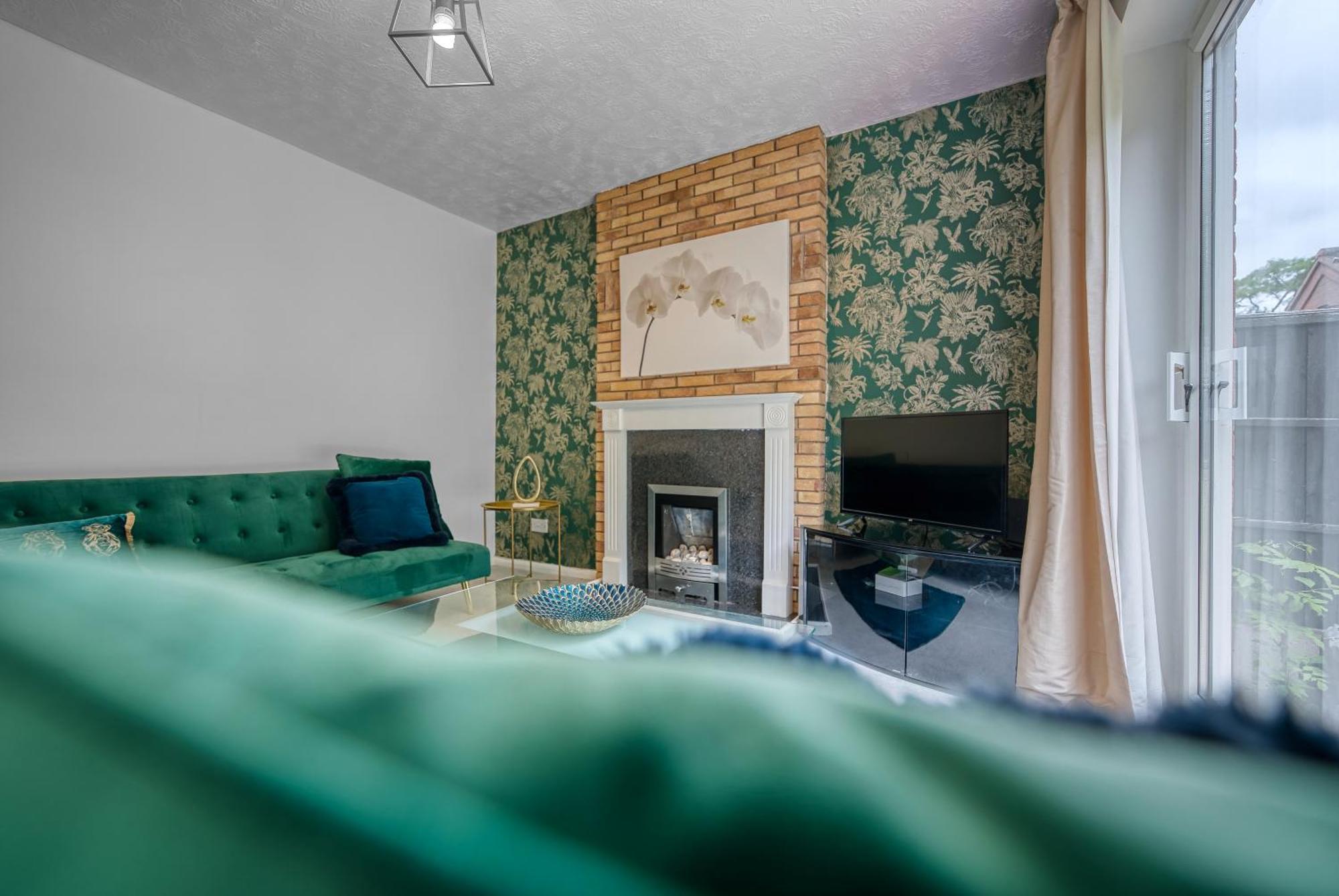 Capri 13 Sa - 3 Bed House, Close To Loughborough University & M1 Motorway, Free Wifi, Big Garden, Ample Parking- Ask For Contractor Rates! מראה חיצוני תמונה